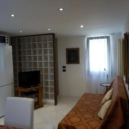 With A Secret And Romantic Park Homestay Venice