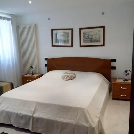 Homestay With A Secret And Romantic Park Venice